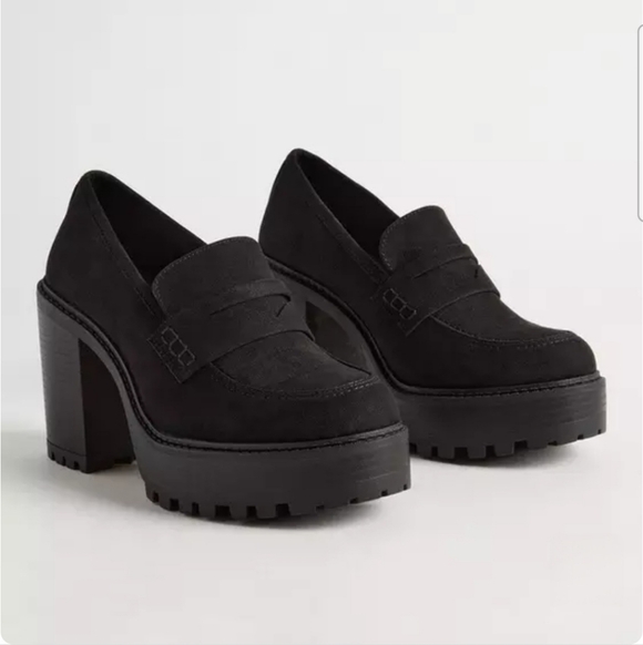 💥Sale💥NWOT Torrid Black Faux Suede Platform Loafers - Picture 2 of 3